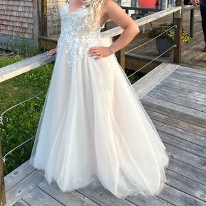 Hayley Paige wedding dress from the blush collection- model -Isla. Size- 12